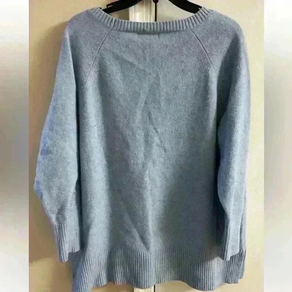 Hatch 100% merino wool v neck pullover sweater heather blue. Large (3) - Picture 4 of 6